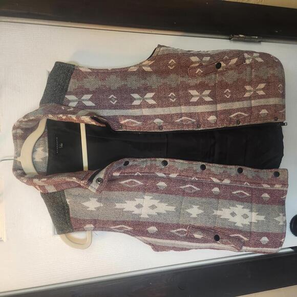 Jackets & Blazers - Staccato Women's Aztec Print Puffer Vest - Size Large Warm Fall Winter